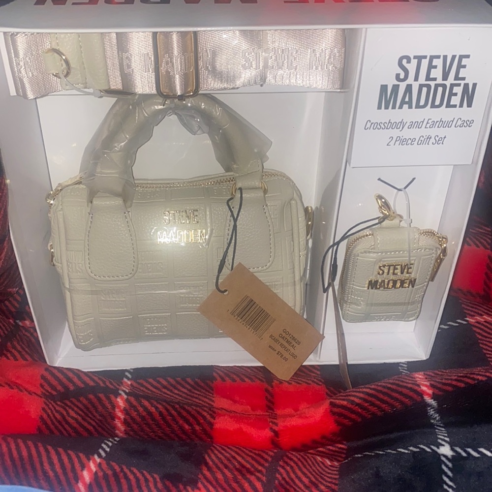 Really Cute Steve Madden Crossbody bag and earbud case